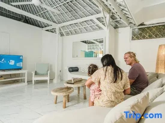 Modern 3BR Villa, 4min to Double Six Beach + Pool - photo 3