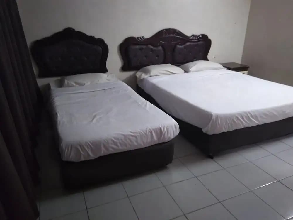 OYO 90376 Centre Point Hotel - photo 6