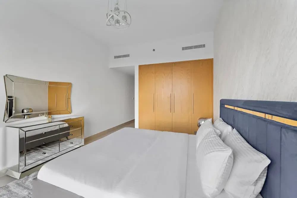 2BR 202 Bellevue Tower 1 - photo 4