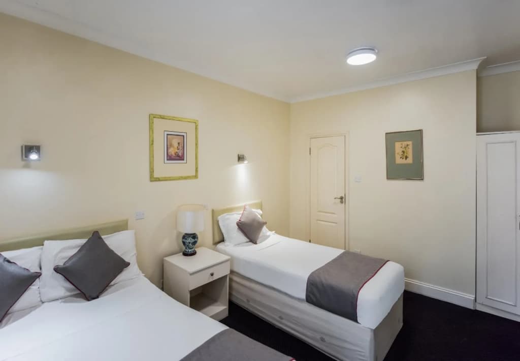OYO Grantly Hotel - photo 6
