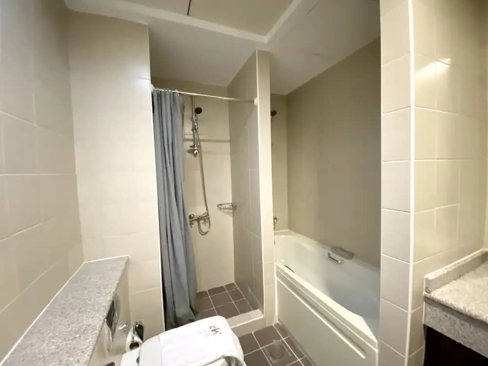 Luxury 2BR Apartment with partial Marina views - photo 7