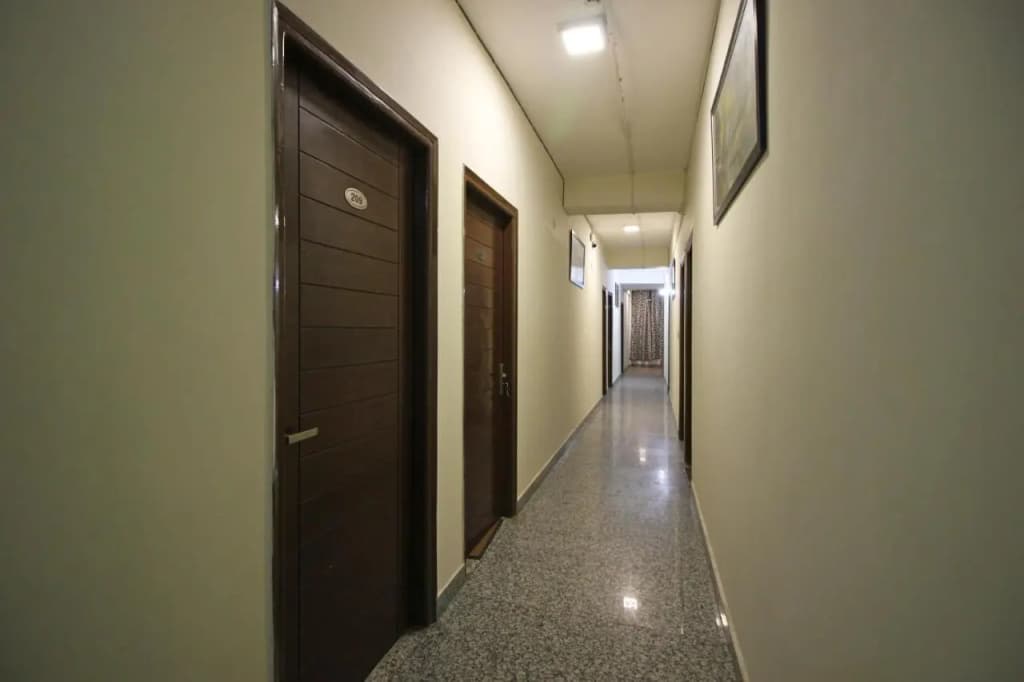 The Metro Star Hotel, Jasol - photo 15