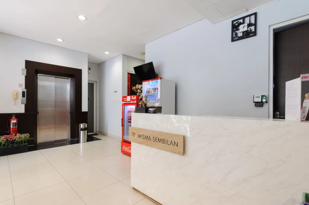RedDoorz Plus near Grand Indonesia Jakarta - photo 3