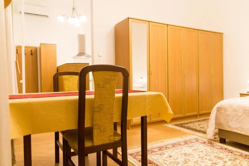 Authentic Klauzal Apartment - photo 2