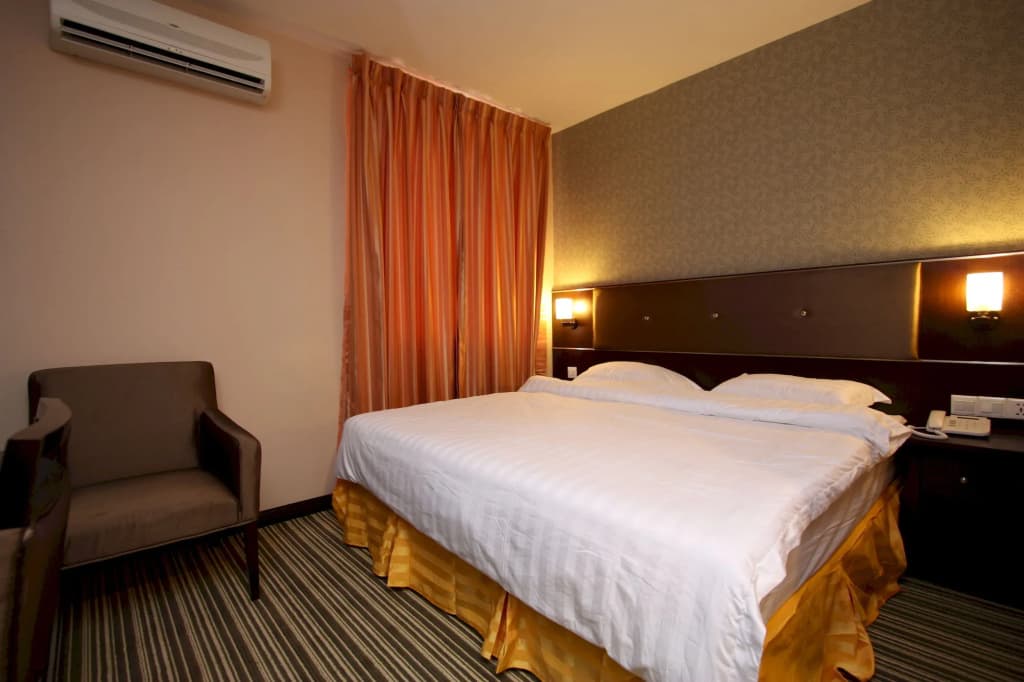 1 City Hotel - photo 7