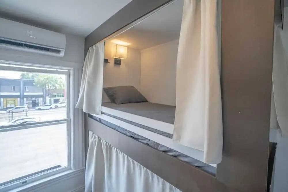 Burlington Hostel - photo 6