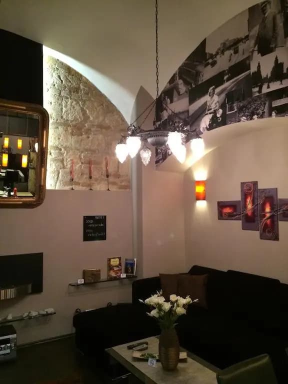 Serene City Centre Apartment Budapest - photo 15