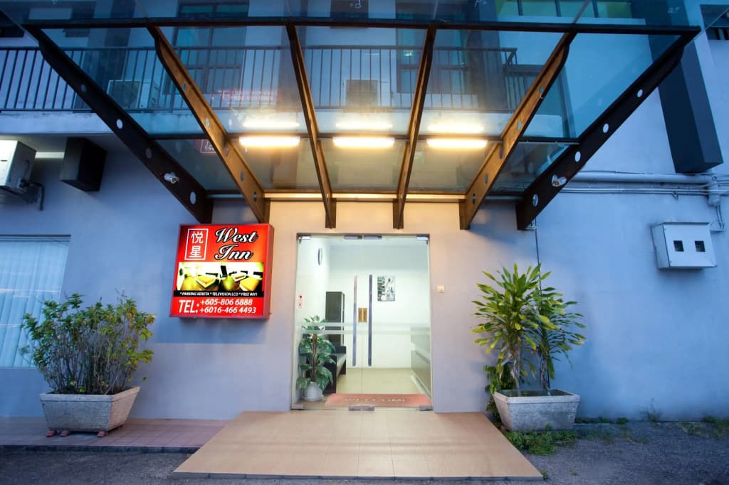 West Inn Motel - photo 3