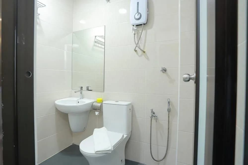 Bitz Bintang Hotel - photo 8