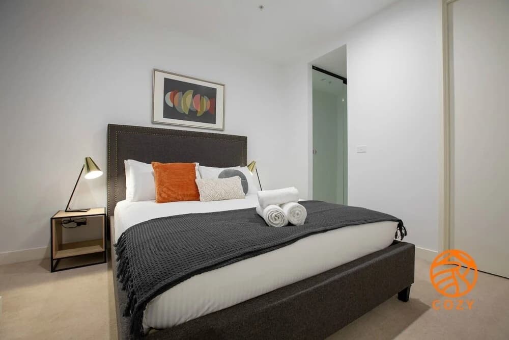 103 Brand New Central Located Box Hill Apt - photo 4