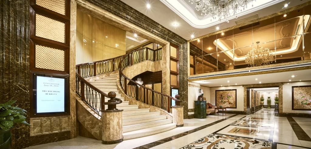 Windsor Plaza Hotel - photo 2