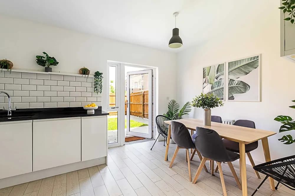 Semi-detached House With Modern Bespoke Interior - photo 11