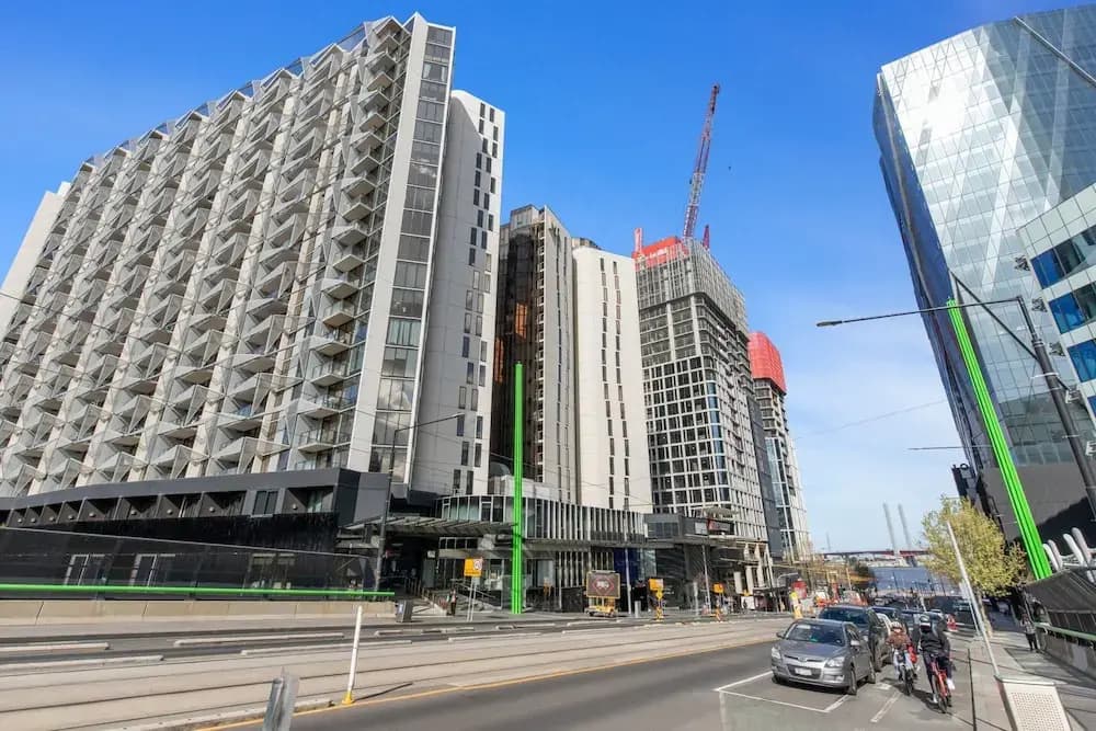Chic 1-bed With Harbour Views & Pool by Tram Line - photo 8