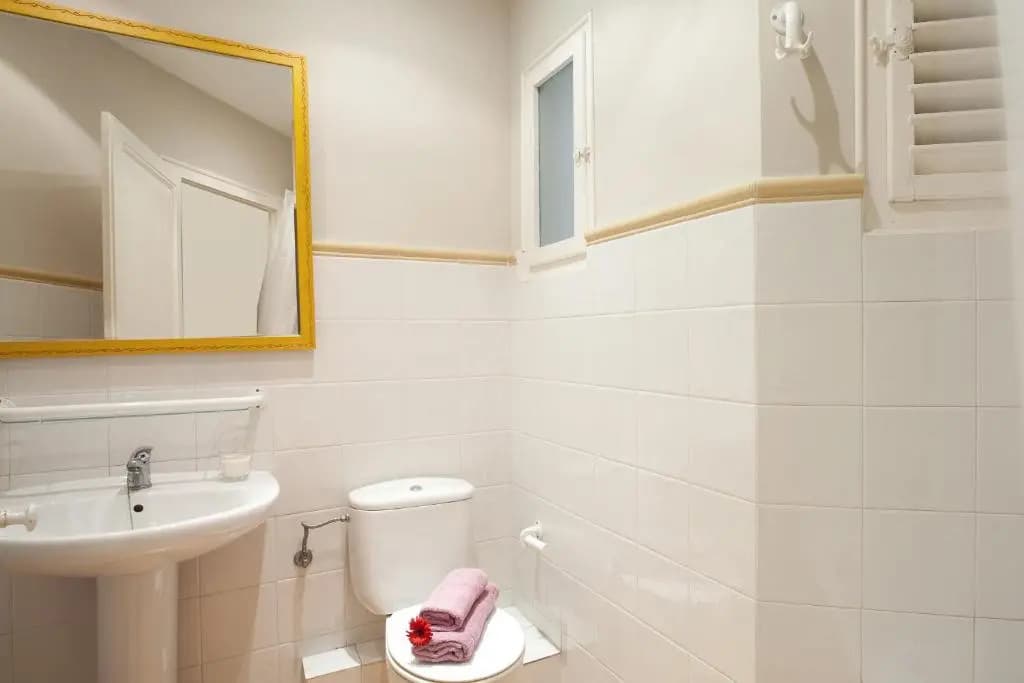 Modernist Apartment Barcelona - photo 6
