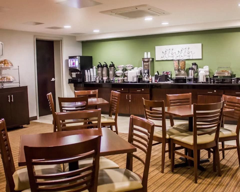 Cresthaven Inn JFK - photo 13