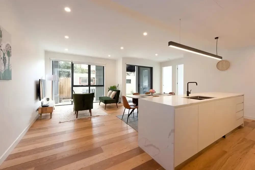 Modern 3 Bedroom Getaway Next to Chadstone - photo 1