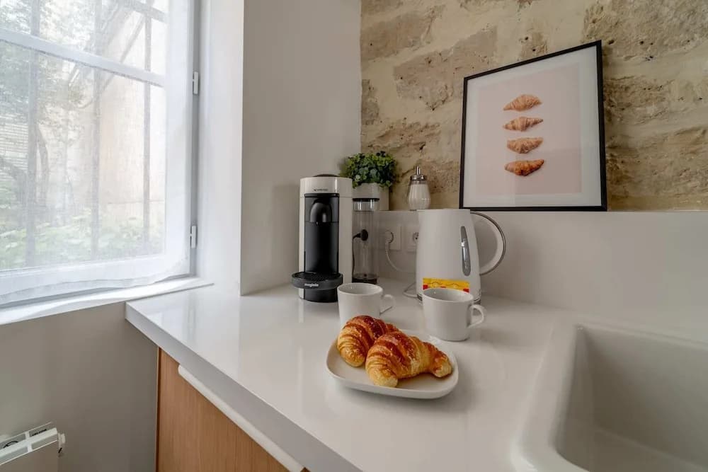 Beautiful 2-bedroom Apartment in South Pigalle - photo 8