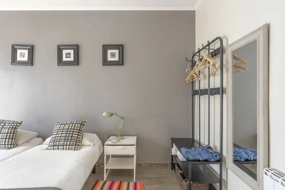 Lovely and Central 4 BR Apartment - photo 4