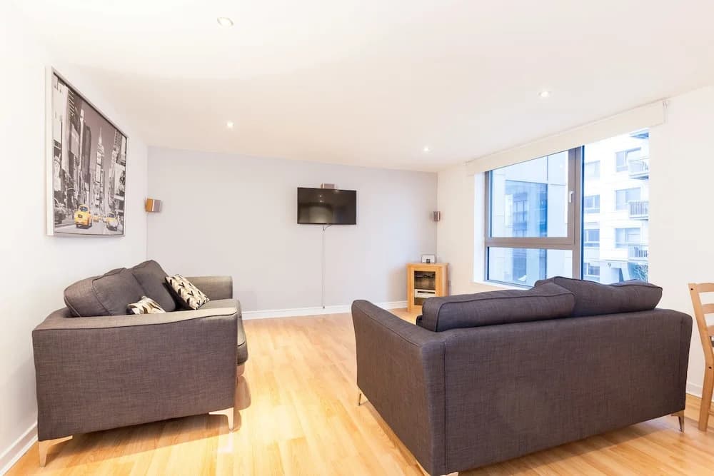 Modern Two Bedroom Apartment - photo 5