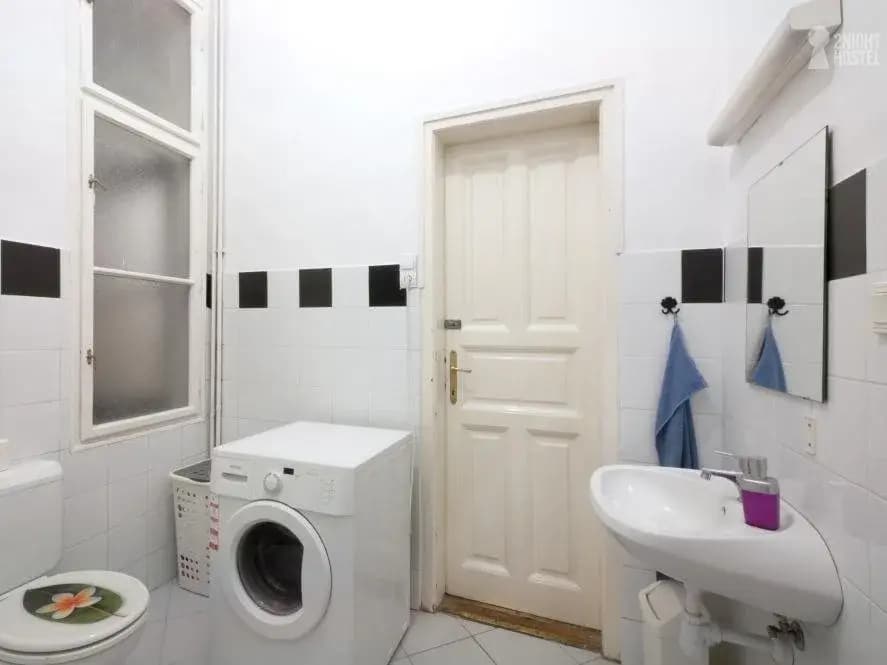 2Night Hostel - photo 10