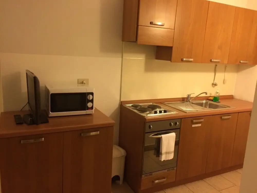 3 pax Studio, Month to Month Lease, Utility Costs Included - photo 16