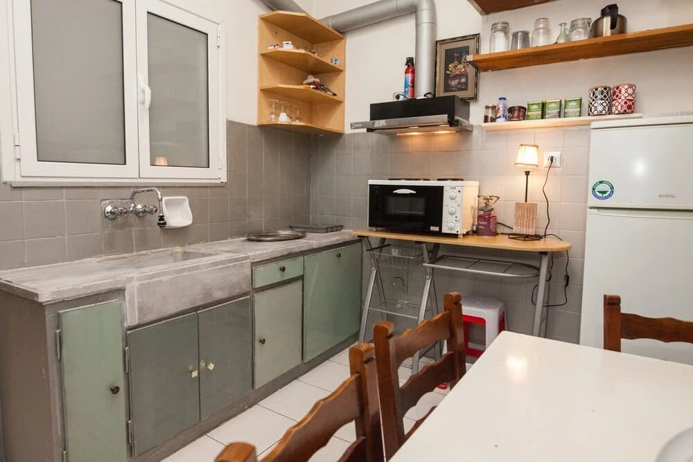 Charming 2 Bedroom apt next to Panormou - photo 11