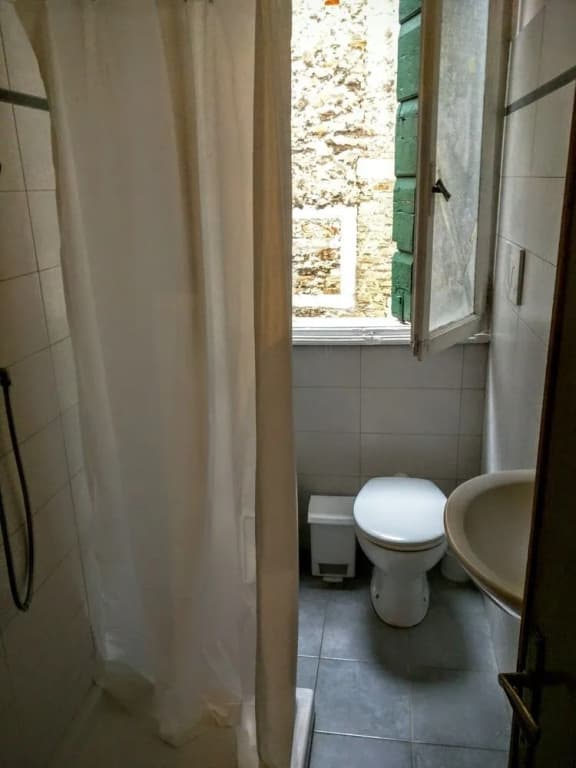 Venice Canal View Apartment - photo 8
