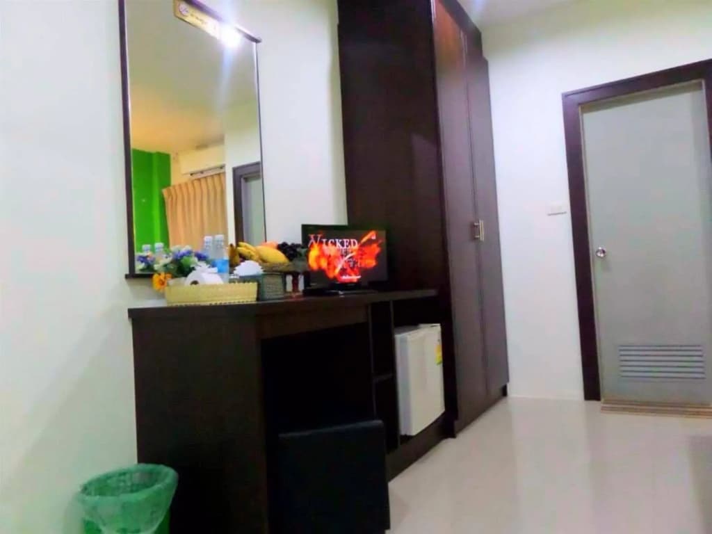 Thana Patong Guesthouse - photo 9