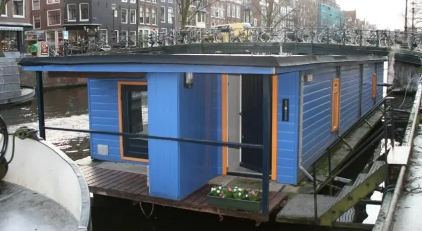 The Blue Houseboat - photo 7
