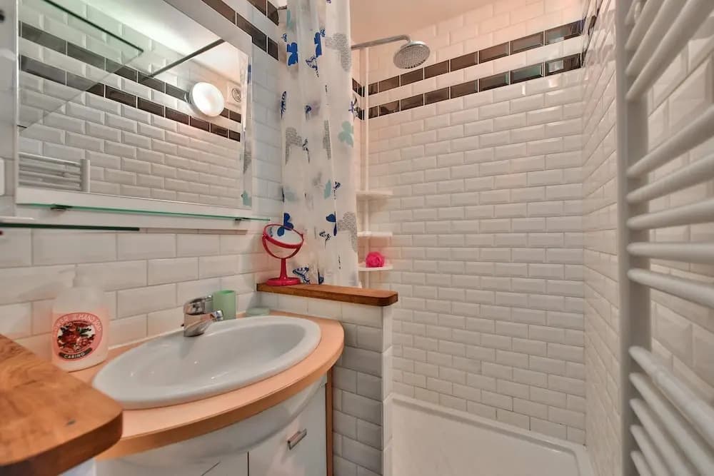 Superb Apartment at the Foot of the Sacré-coeur - photo 8