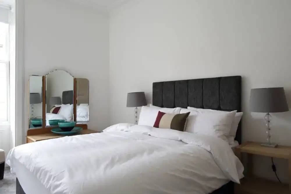 2 Bedroom Bruntsfield Apartment - photo 4