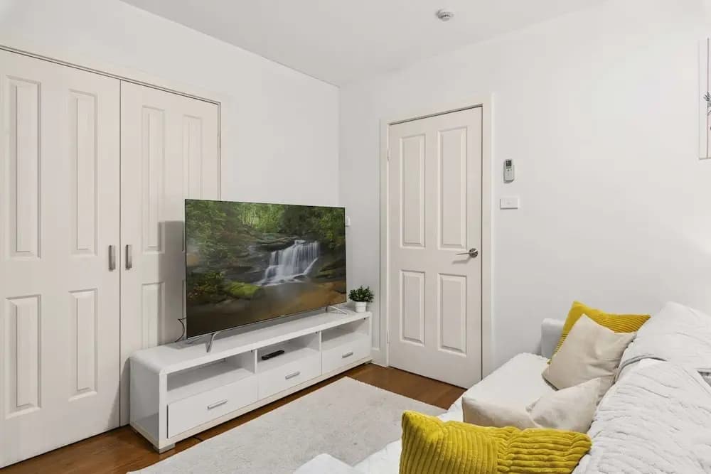 Ground Floor One-bed With Courtyard Access - photo 9