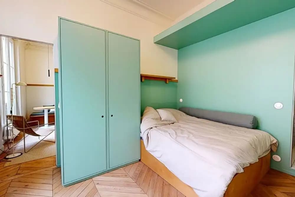 Joivy Pleasant 1-bed Flat w/ Shared Courtyard - photo 7