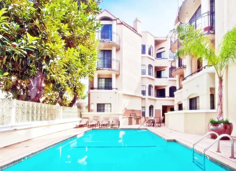 Luxury Suites - Heart of Beverly Hills - photo 11