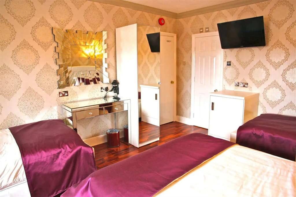 Crompton Guest House - photo 22