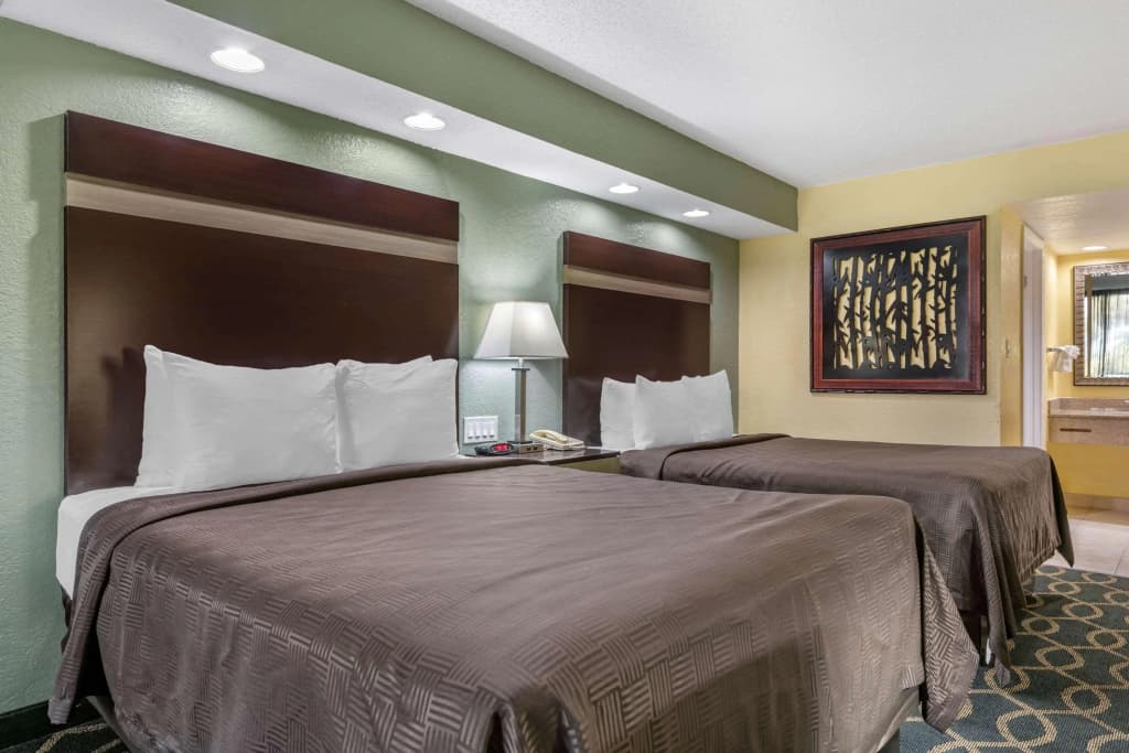 Orlando Metropolitan Resort - photo 2