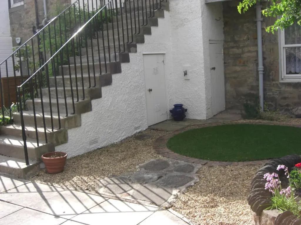 Beautiful Bright Colony Property - photo 2