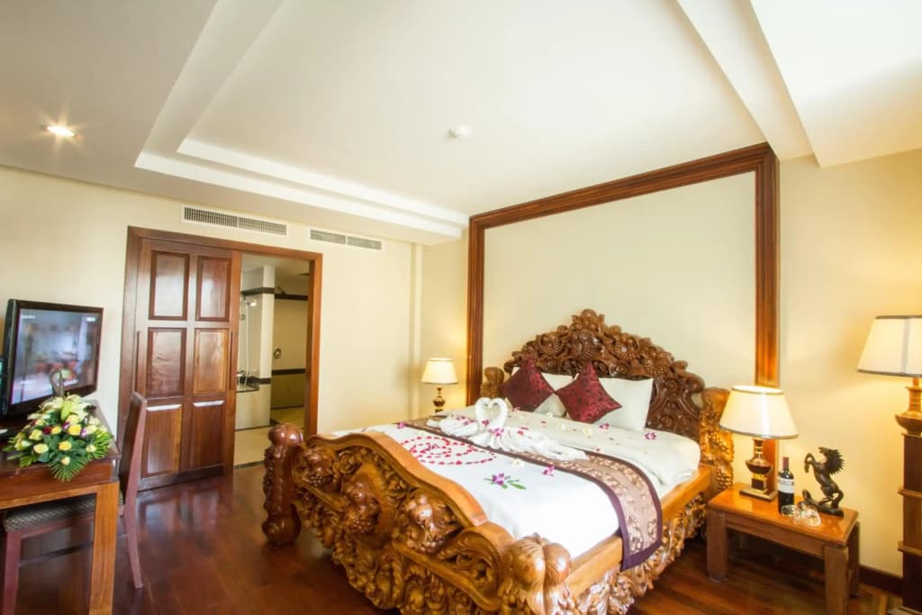 Royal Empire Hotel - photo 37