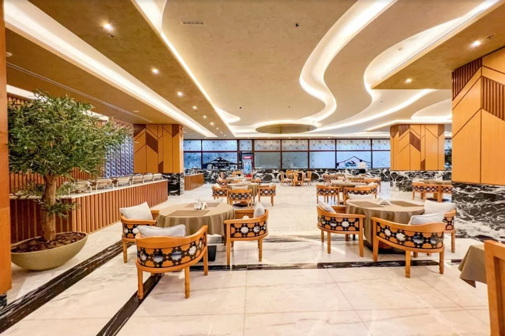 Luxe Grand Hotel Apartments - photo 32