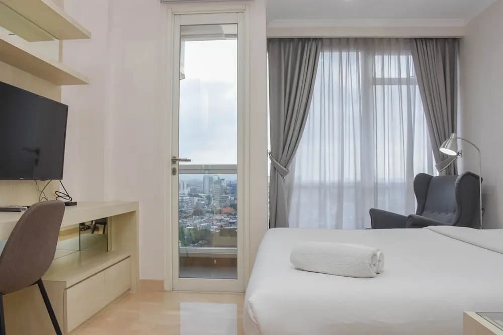 Comfortable And Warm Studio Room At Menteng Park Apartment - photo 3