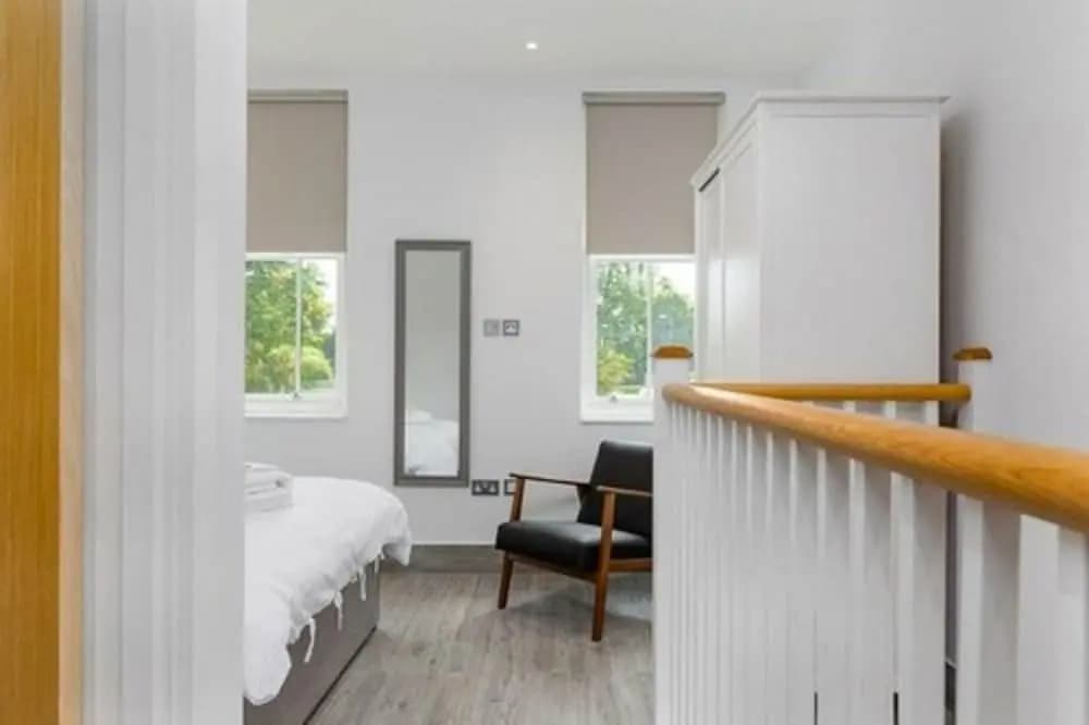 The Lion Gate Apartments - photo 2