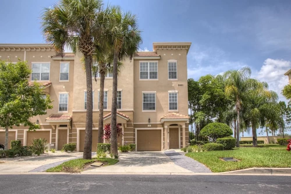 Spacious Vista Cay Townhome Newly Furnished! - main photo