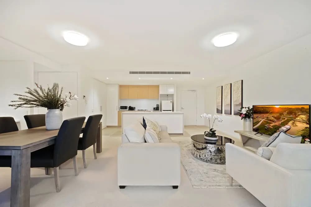 HomeHotel-Spacious Luxury Apt Next to Shopping - photo 4