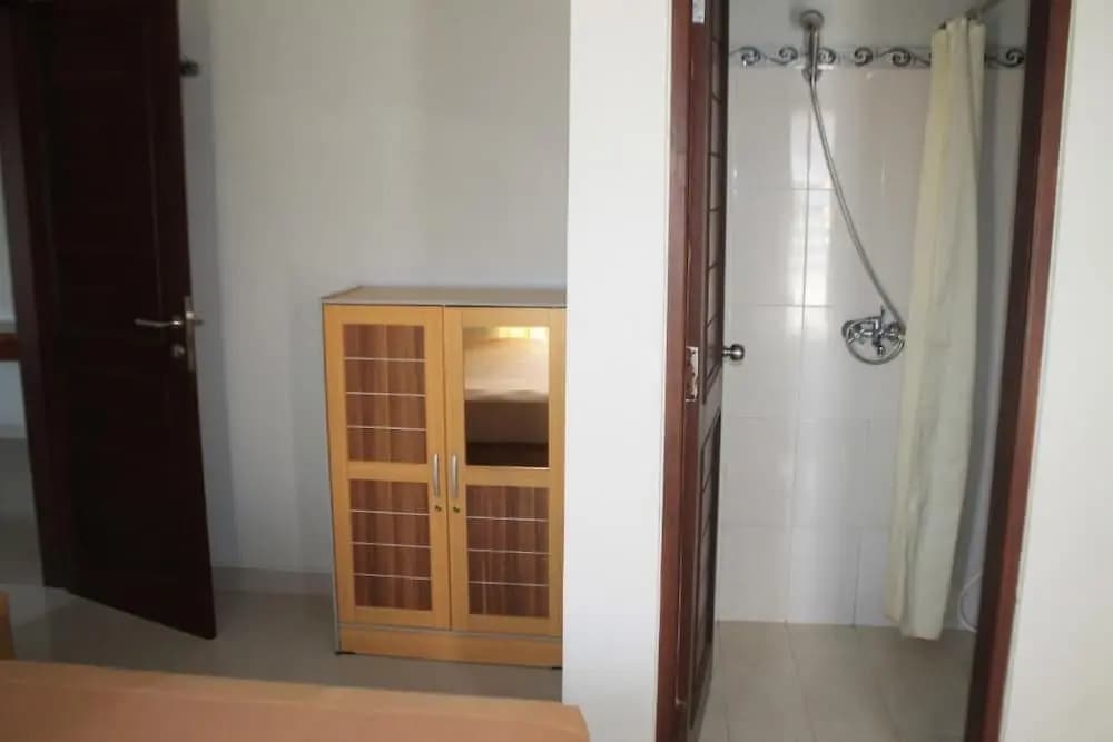 Suwardika Homestay and Dormitory - Hostel - photo 11
