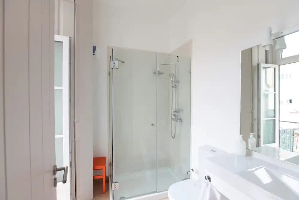 Inn Possible Lisbon Hostel - photo 11