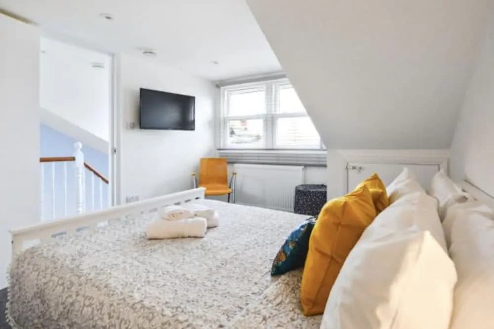 Warwick Avenue - photo 2