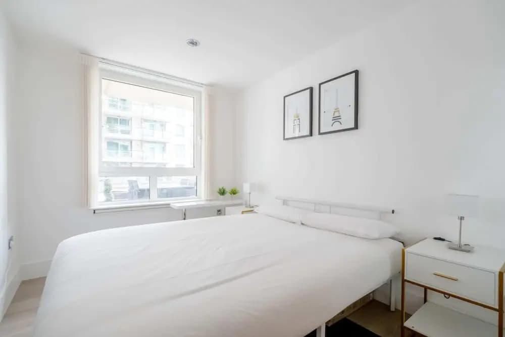 Central 2BD Flat w/ River View Balcony - Vauxhall! - photo 5