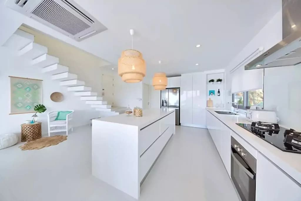 8BR Luxury Villa steps to Beach - photo 3