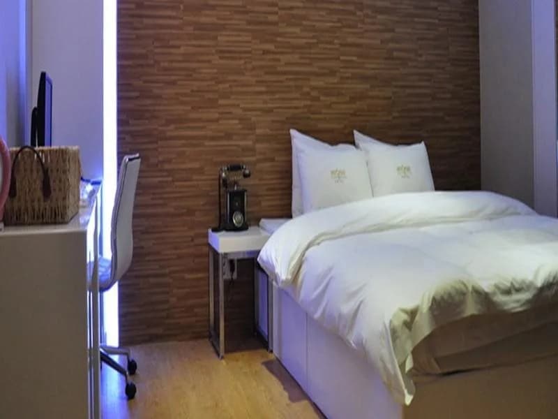 Regent Hotel - photo 4