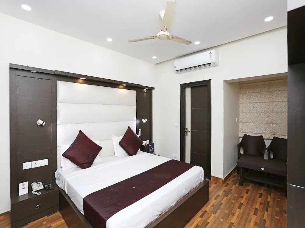 OYO 14389 Diplomat Suites - photo 5